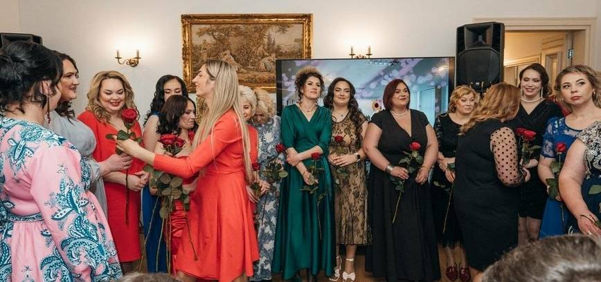 Socialinė iniciatyva „Padovanok suknelę“ pradžiugino Šiaulių rajono moteris