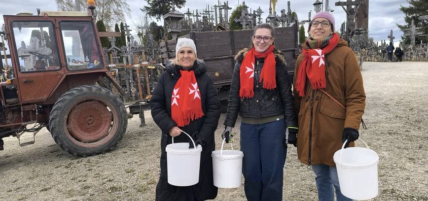 KRYŽIŲ KALNAS SULAUKĖ REKORDINIO SKAIČIAUS TALKININKŲ