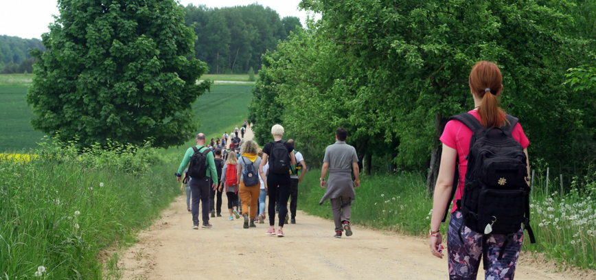 ŠIAULIŲ RAJONAS PILIGRIMINIU ŽYGIU PALENDRIAI – KURTUVĖNAI ATIDARĖ PILIGRIMYSTĖS MĖNESĮ
