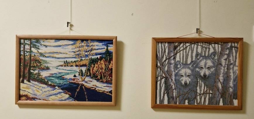 Kurtuvėnuose Vlado Janavičiaus kryželiu siuvinėtų darbų paroda „Gyvenimo spalvos“